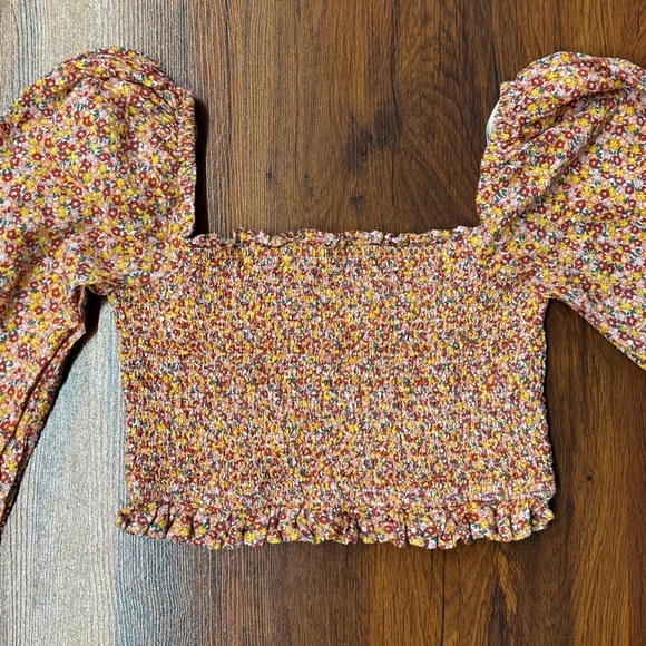 MINKPINK Floral Smocked Puff Sleeve Top Medium - Picture 3 of 6